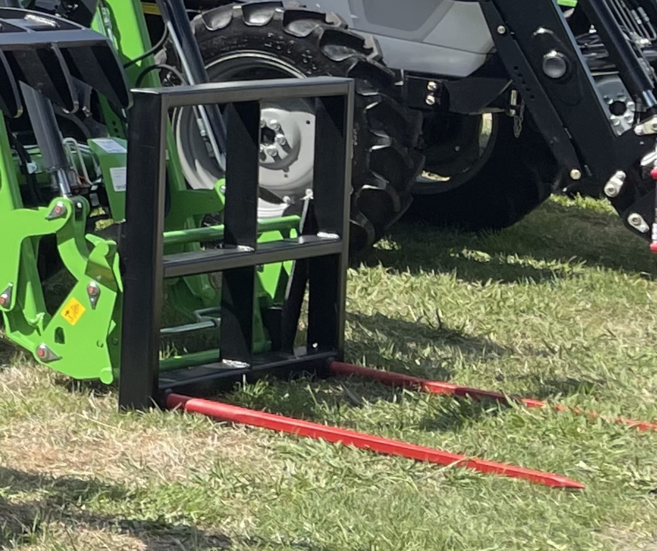 the-tractor-company-Hay-Forks